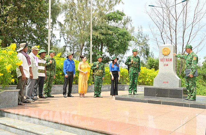 Đảng ủy Đồn Biên phòng Cửa khẩu quốc tế Hà Tiên lãnh đạo thực hiện tốt công tác đối ngoại biên phòng